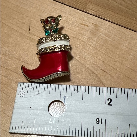 Vintage Festive Red Boot Cat Brooch with Rhinestones - Picture 6 of 9